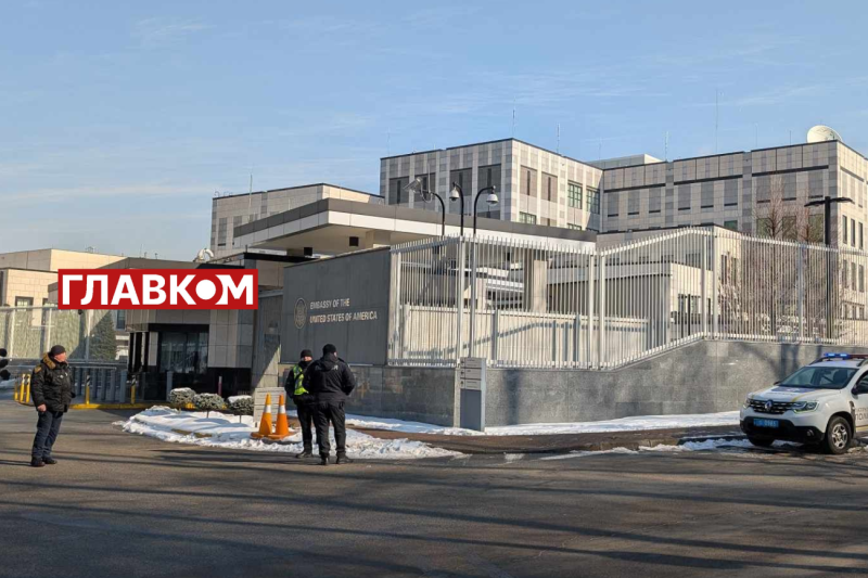 &laquo;Україна &ndash; не резервація&raquo;. Українці вийшли на мітинг під посольство США у Києві (фото)