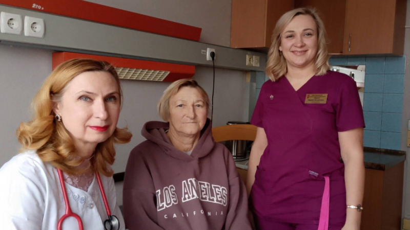 "Це тяжке лікування… ": франківські лікарі зуміли врятували жінку із вкрай рідкісною хворобою (ФОТО)