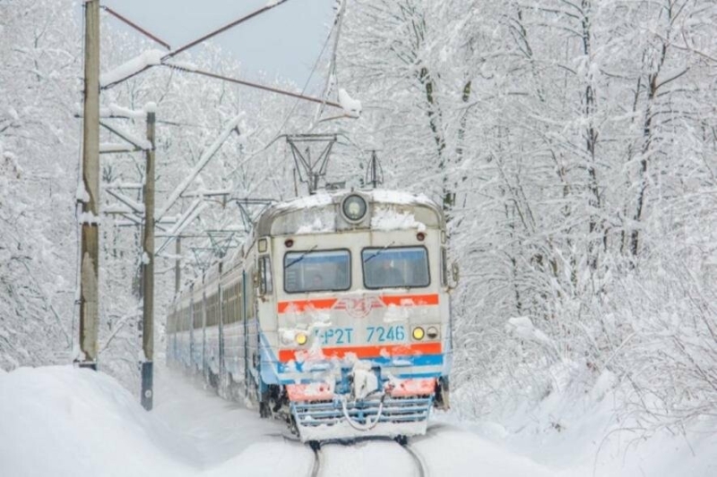 Різкий холод суне в українські області, вдарить потужний мороз: зниження температури і снігопад приголомшать Україну
