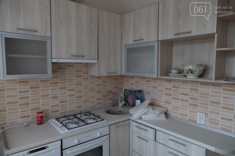 У Запоріжжі відновлюють багатоповерхівку, зруйновану ракетним ударом