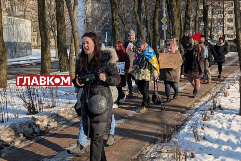 Громадяни США влаштували пікет під своїм посольством у Києві (фото, відео)