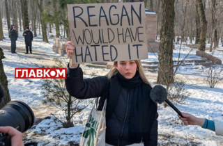 &laquo;Україна &ndash; не резервація&raquo;. Українці вийшли на мітинг під посольство США у Києві (фото)