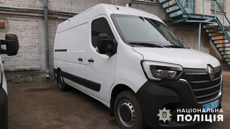 «Білі янголи» щодня під обстрілами рятують людей: як поліцейські працюють на лінії фронту