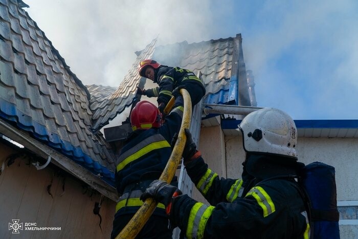 Рятувальники загасили пожежу в будинку на Глушенкова в Хмельницькому