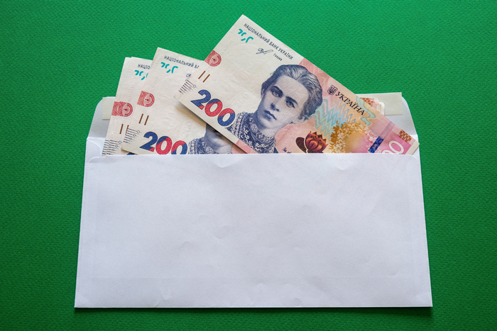 Мер преміював наречену: суд підтвердив штраф за корупційне порушення