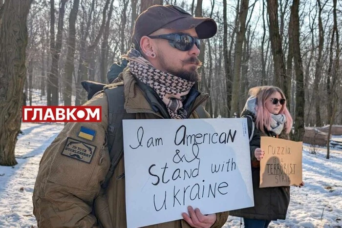 Громадяни США влаштували пікет під своїм посольством у Києві (фото, відео)