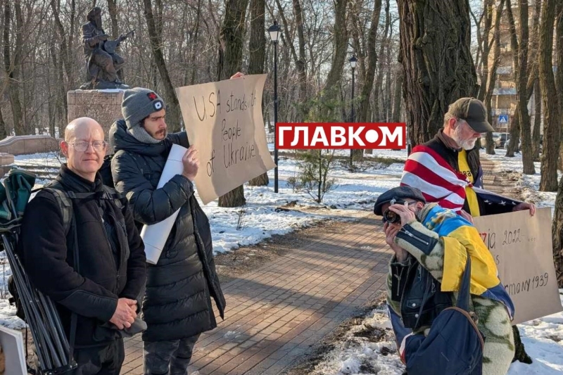 Громадяни США влаштували пікет під своїм посольством у Києві (фото, відео)