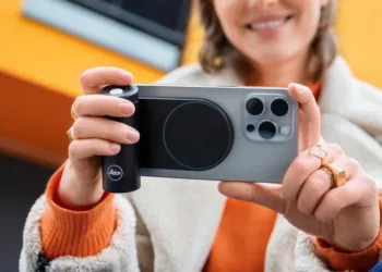 iPhone як Leica: нова ручка Lux Grip імітує зйомку на професійну камеру. Дорого