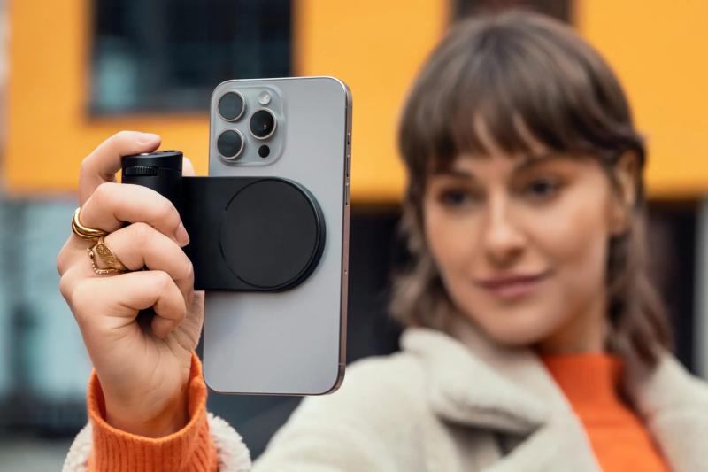 iPhone як Leica: нова ручка Lux Grip імітує зйомку на професійну камеру. Дорого