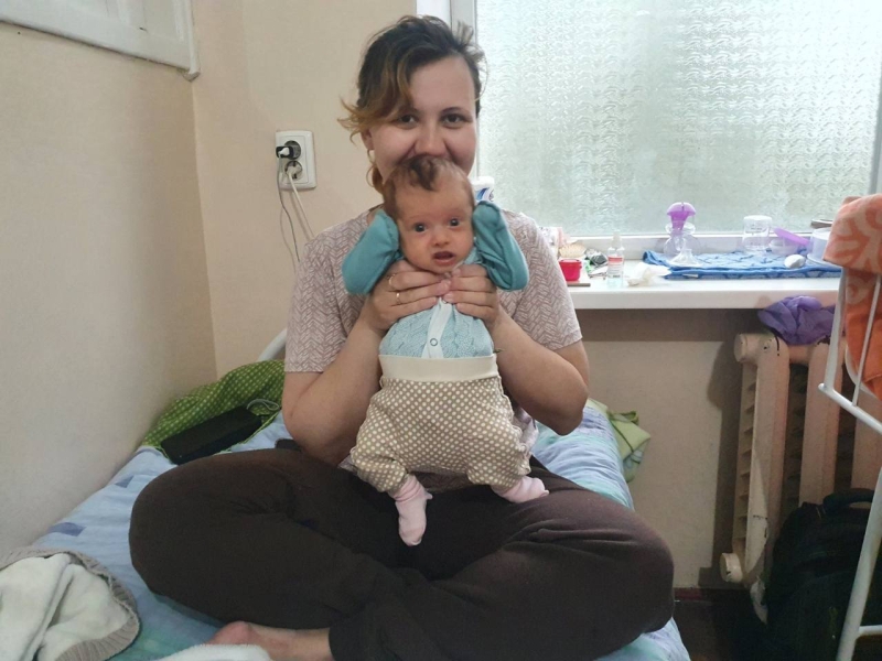 Немовлята війни: Історії дітей народжених у блокадному Маріуполі у 2022 році та їхніх батьків