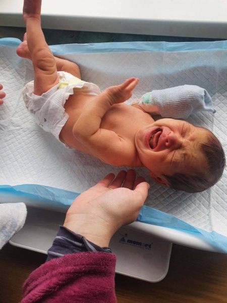 Немовлята війни: Історії дітей народжених у блокадному Маріуполі у 2022 році та їхніх батьків