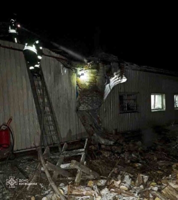 Нічна атака БпЛА на Київщину: пошкоджено приватні будинки, палало приміщення виробництва
