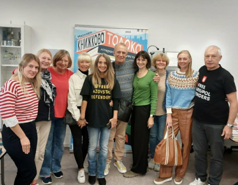 Поетеса з Маріуполя, яка пережила блокаду, 3 роки чекає на чоловіка з полону і розповідає світові правду про війну в Україні