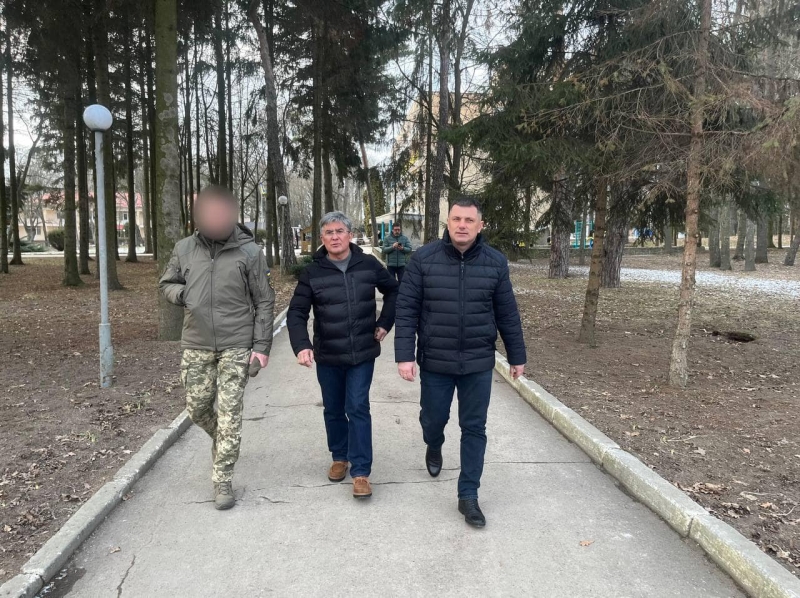 Працівники Вінницького Хабу МХП передали госпіталю обладнання, яке закупили за власні премії