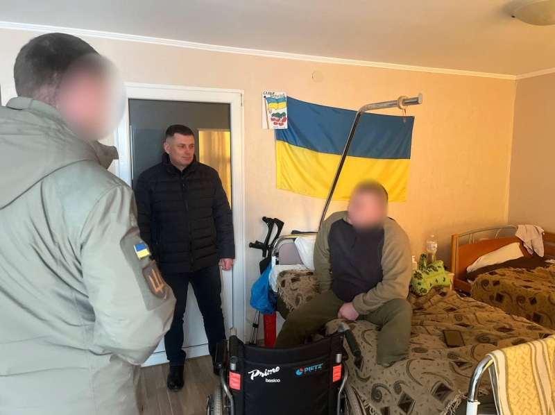 Працівники Вінницького Хабу МХП передали госпіталю обладнання, яке закупили за власні премії