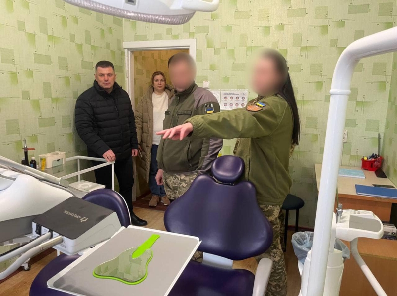 Працівники Вінницького Хабу МХП передали госпіталю обладнання, яке закупили за власні премії