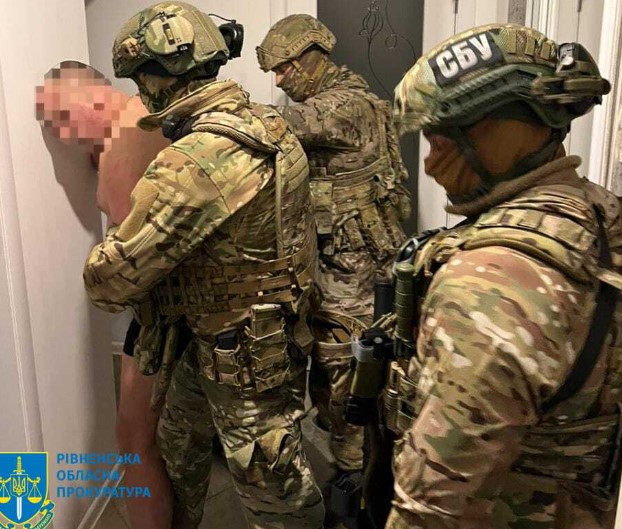 Рівнянин поставив знайомого «на лічильник», бив та вимагав відсотки