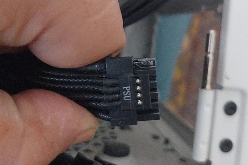 RTX 5080 теж плавляться — але поки лише на боці блоку живлення