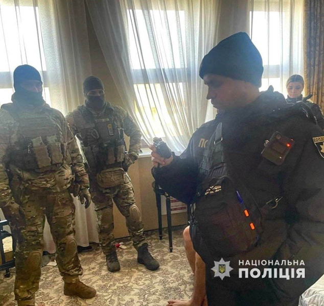 Спецоперація у Дніпрі: затримали злодія, який погрожував підірвати вибухівку та тримав у заручниках працівника готелю