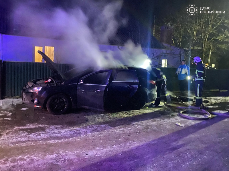 У Хмільнику загорівся автомобіль під час руху