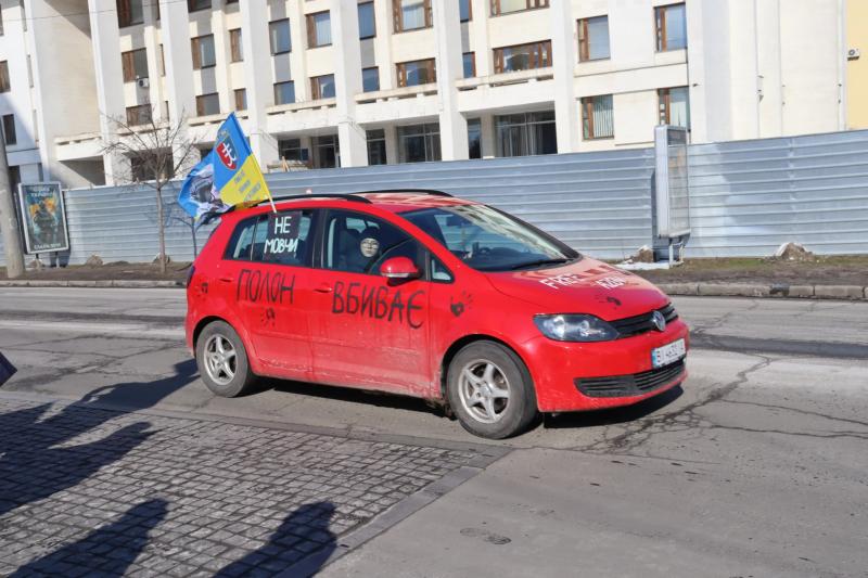 У Полтаві влаштували акцію-нагадування про військовополонених та цивільних бранців рф