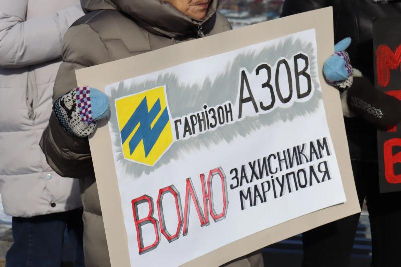 У Полтаві влаштували акцію-нагадування про військовополонених та цивільних бранців рф