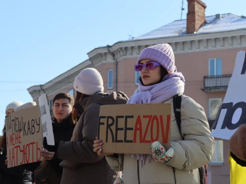 У Полтаві влаштували акцію-нагадування про військовополонених та цивільних бранців рф