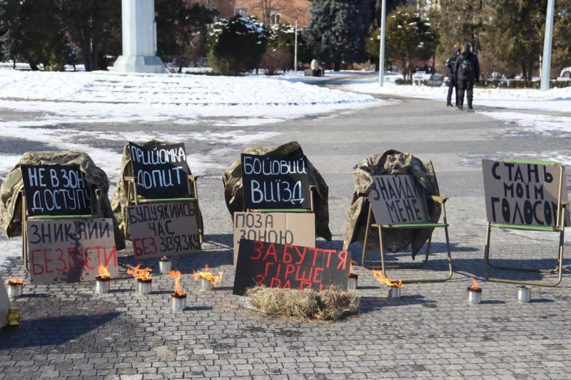 У Полтаві влаштували акцію-нагадування про військовополонених та цивільних бранців рф