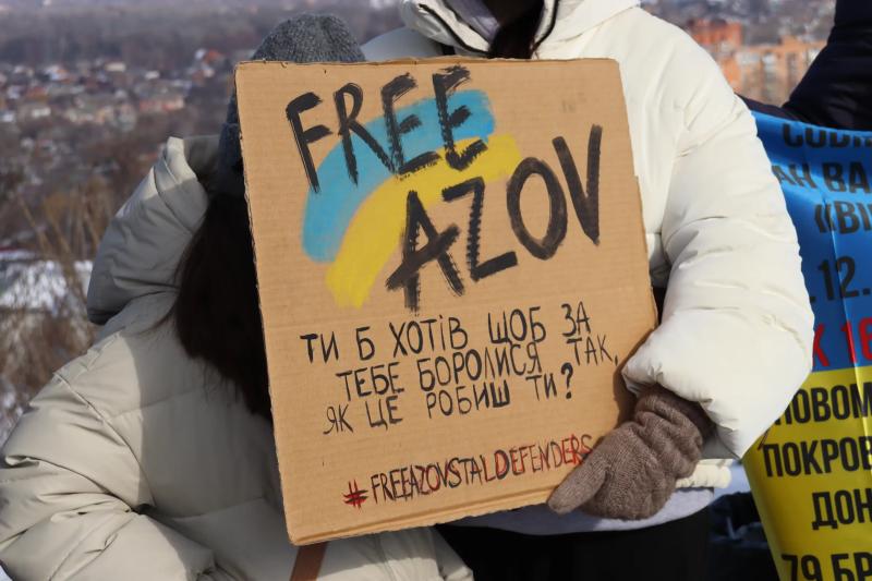 У Полтаві влаштували акцію-нагадування про військовополонених та цивільних бранців рф