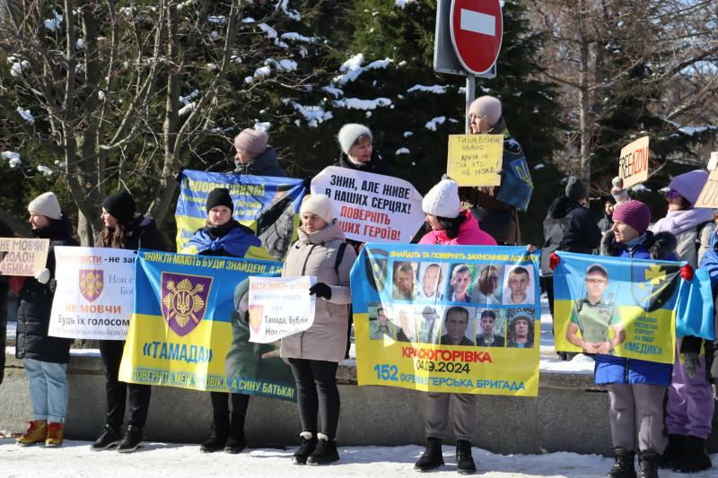У Полтаві влаштували акцію-нагадування про військовополонених та цивільних бранців рф