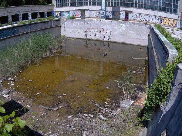 У соцмережі показали, як виглядали та на що перетворилися басейни Інституту фізкультури у Дніпрі