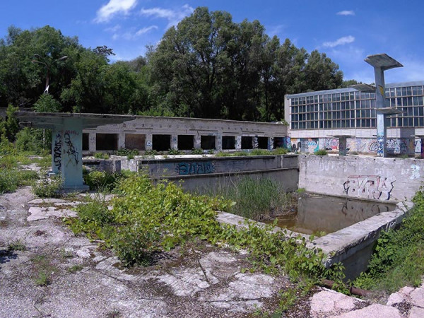 У соцмережі показали, як виглядали та на що перетворилися басейни Інституту фізкультури у Дніпрі