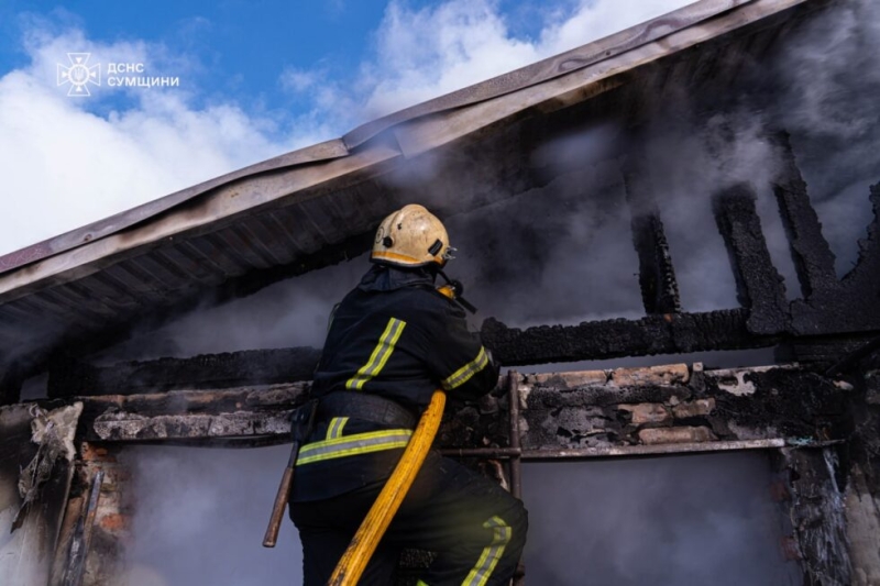 У Сумах вогнеборці ліквідували загоряння в житловому секторі (ВІДЕО)
