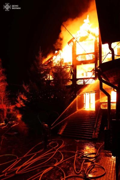 У Зміїнці горів готельно-ресторанний комплекс