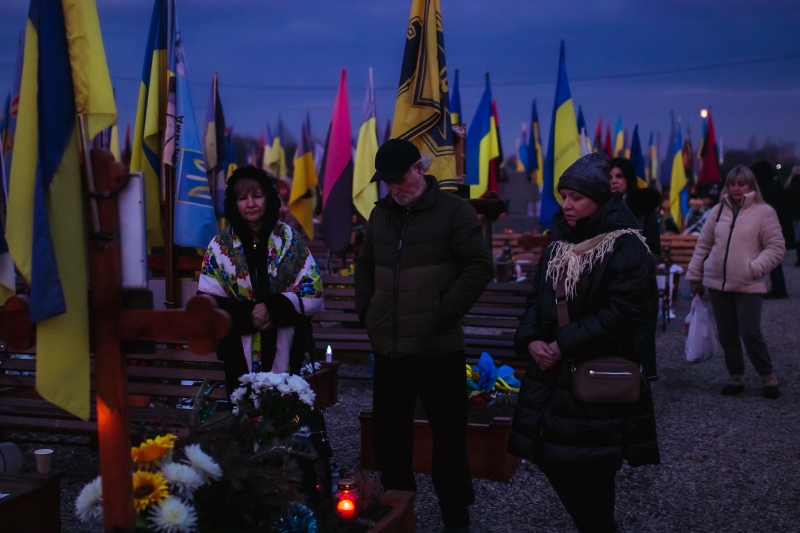 В Івано-Франківську на Алеї Героїв провели “Тиху коляду” (ФОТО)