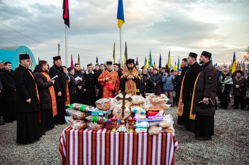 В Івано-Франківську на Алеї Героїв провели “Тиху коляду” (ФОТО)