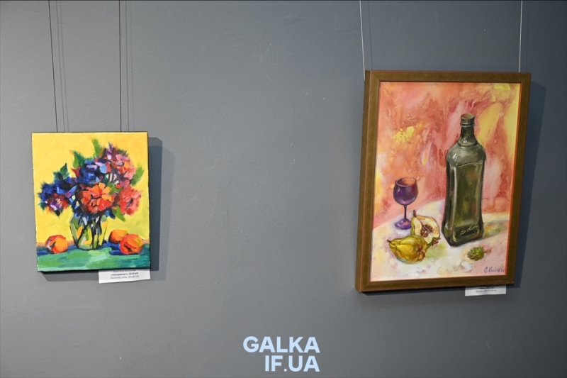 Від графіки до акрилу: викладачі франківської художньої школи презентували “весняну” виставку (ФОТО)