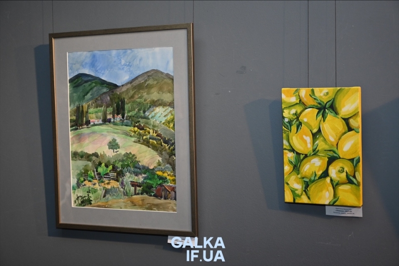 Від графіки до акрилу: викладачі франківської художньої школи презентували “весняну” виставку (ФОТО)