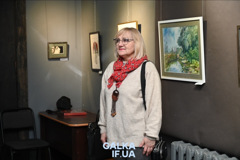 Від графіки до акрилу: викладачі франківської художньої школи презентували “весняну” виставку (ФОТО)