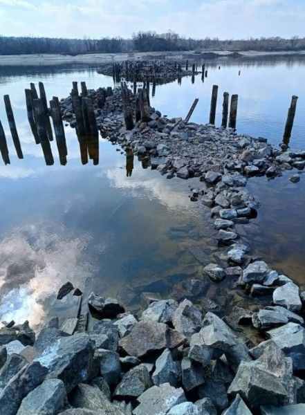 Як виглядають залишки мостового переходу, збудованого у Запоріжжі 80 років тому