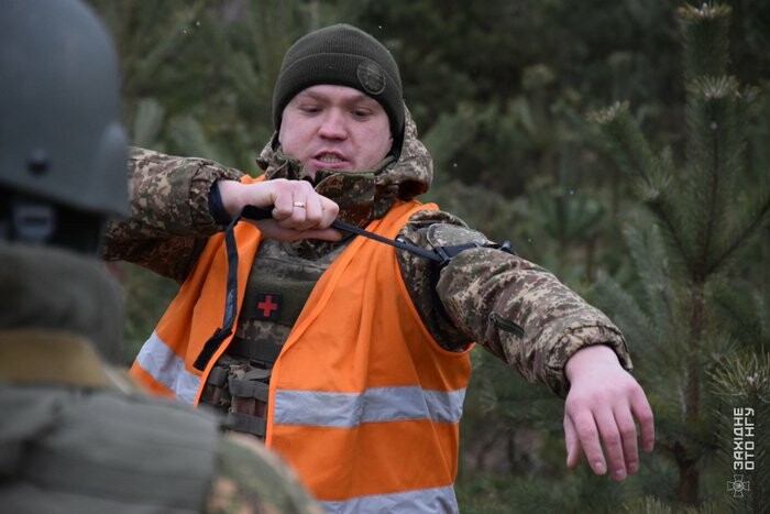 Тактична медицина для військових: у Хмельницькому інструктори НГУ відновлюють навички бійців