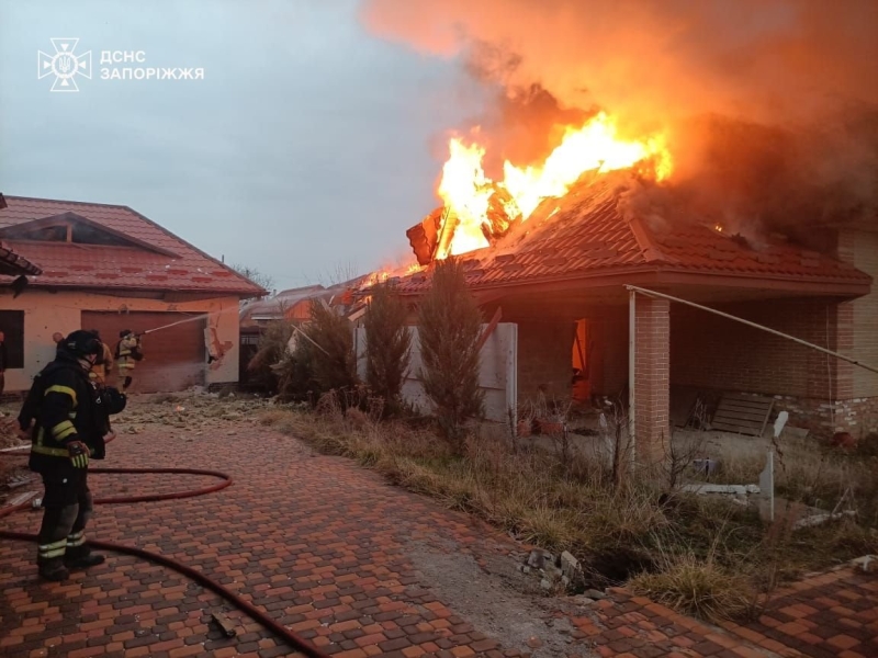 Ворожі обстріли спричинили вісім пожеж у Запорізькій області