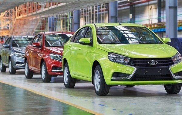 Продажі нових авто у Росії за рік обвалилися на чверть Продажі нових авто у Росії за рік обвалилися на чверть