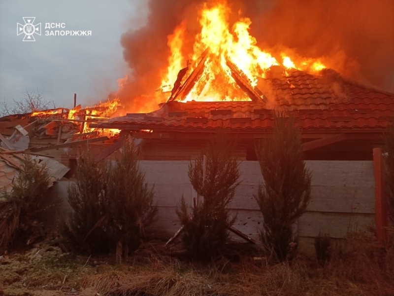 Ворожі обстріли спричинили вісім пожеж у Запорізькій області