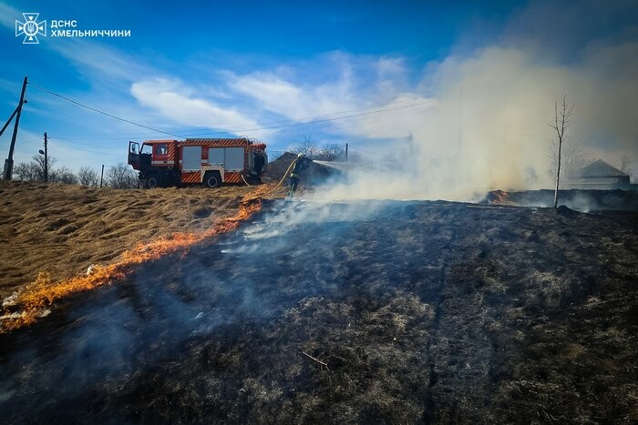 Сезон пожеж у Хмельницькій області: за добу зафіксовано 41 займання, з них 35 - в екосистемах