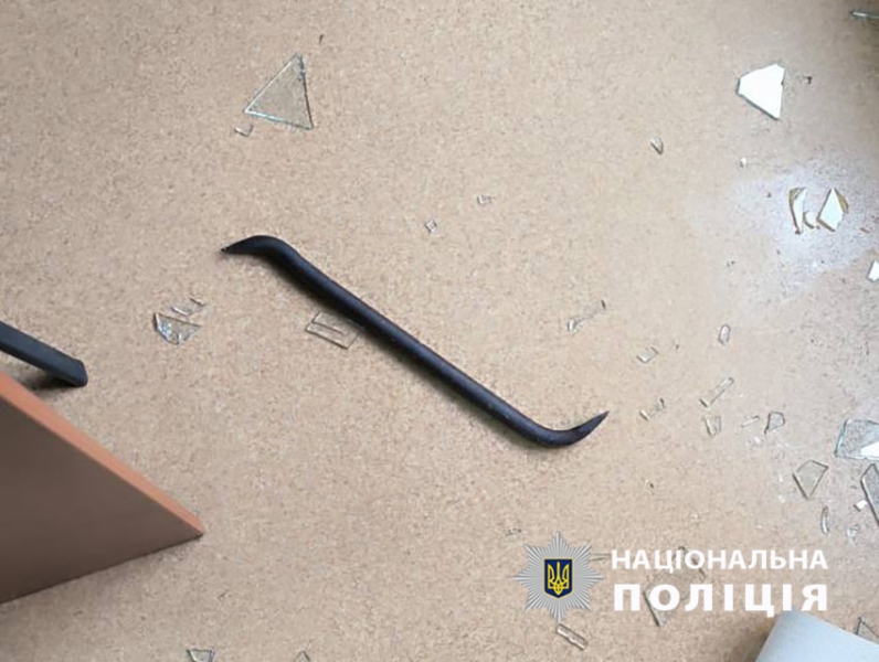 Виконували замовлення РФ. Двоє чоловіків намагалися підпалити приймальню депутата Київради