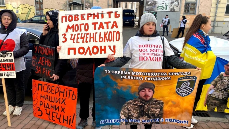 «Чому немає обміну з Чечні?». У Києві проходить акція на підтримку військовополонених