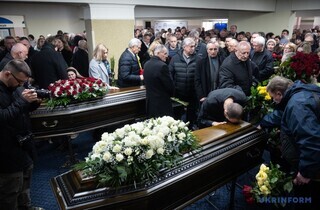 &laquo;Продовжують жити в своїх учнях&raquo;. Київ попрощався з журналісткою Тетяною Кулик та хірургом Павлом Іванчовим