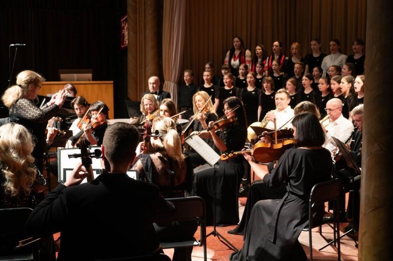 80 років Ужгородській музичній школі: перший державний мистецький навчальний заклад на Закарпатті відзначив річницю заснування