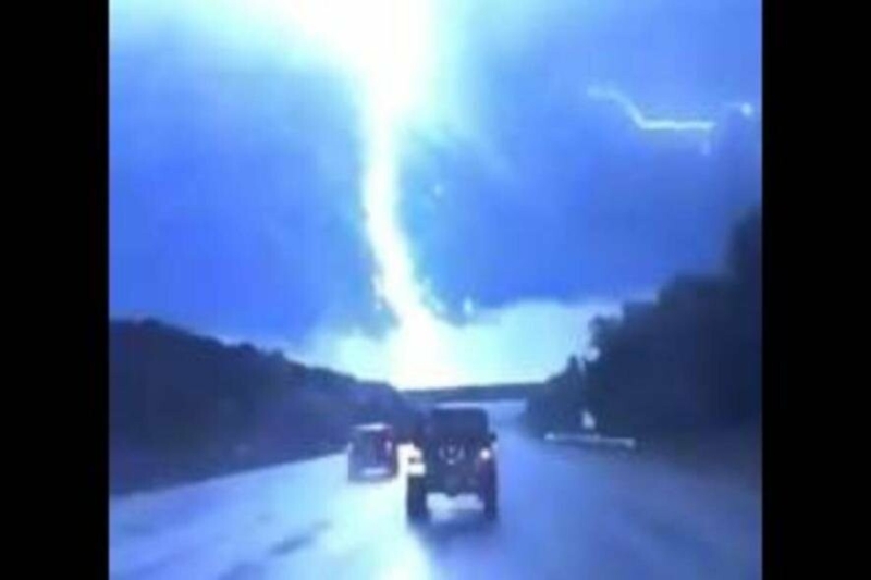 Потужне похолодання йде в Україну, дощ і шквальний вітер вируватимуть з понеділка: гроза і несамовита злива неминучі